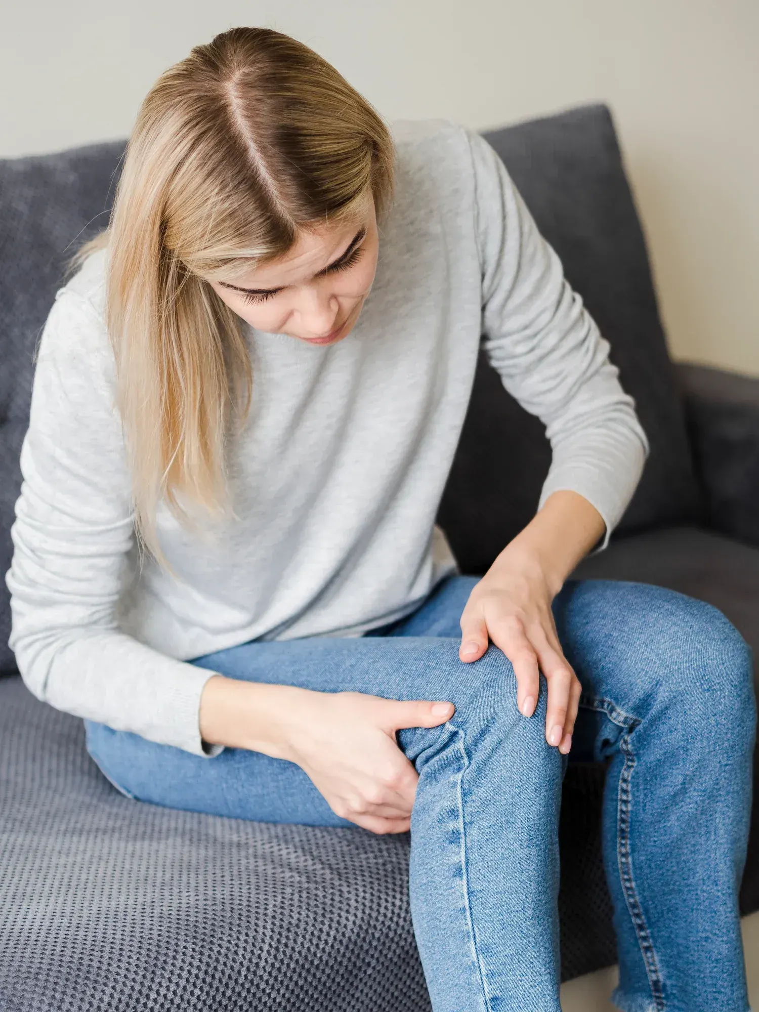 Patient concerned about knee pain at Pain Treatment Center of Maryland